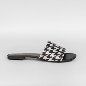 Women Slipper Embossed pattern Black&White