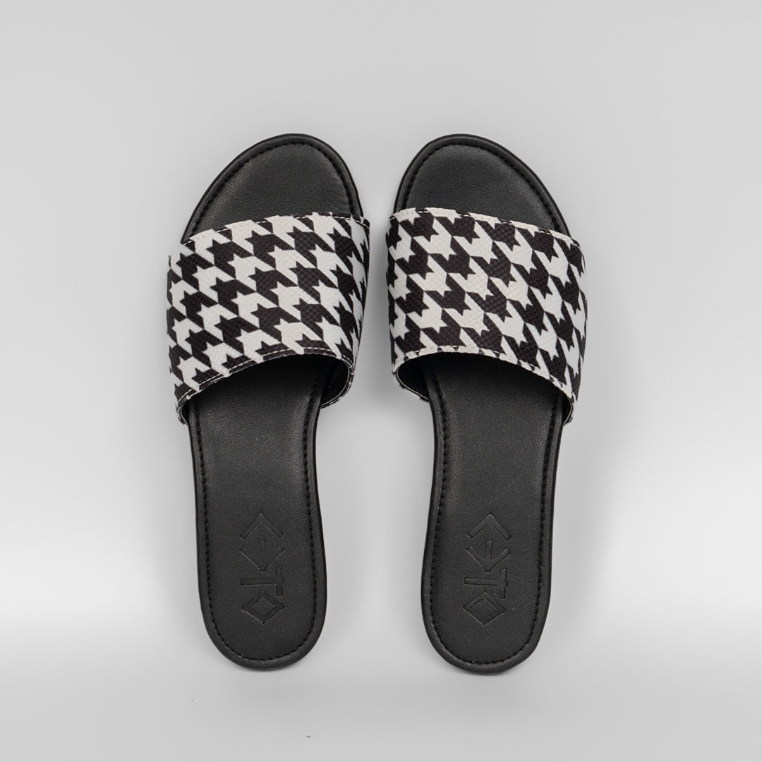 Women Slipper Embossed pattern Black&White